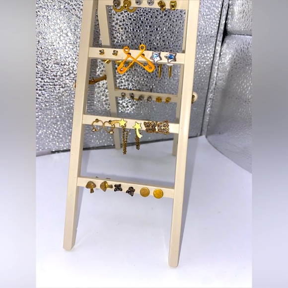 Lot Of 24 Pairs Earrings With Vintage Ladder Rack Organizer - Picture 4 of 6
